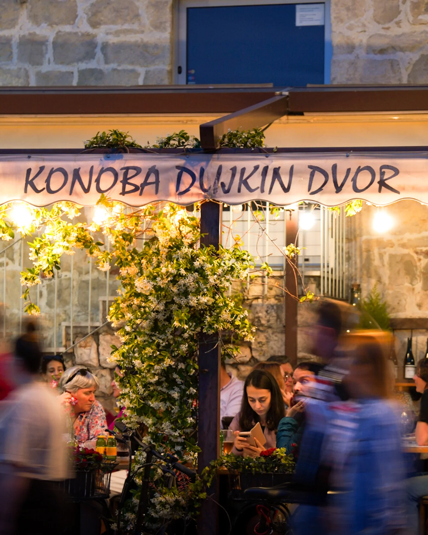 Večernji pogled na ulaz u Dujkin Dvor